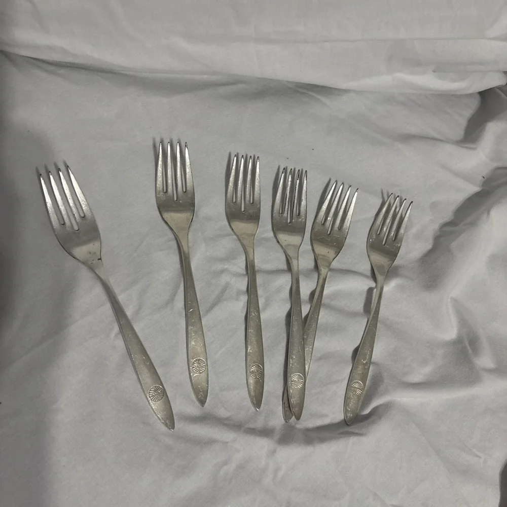International Deep Silver Flatware 64 Pieces Silverplate With Case Vintage Read